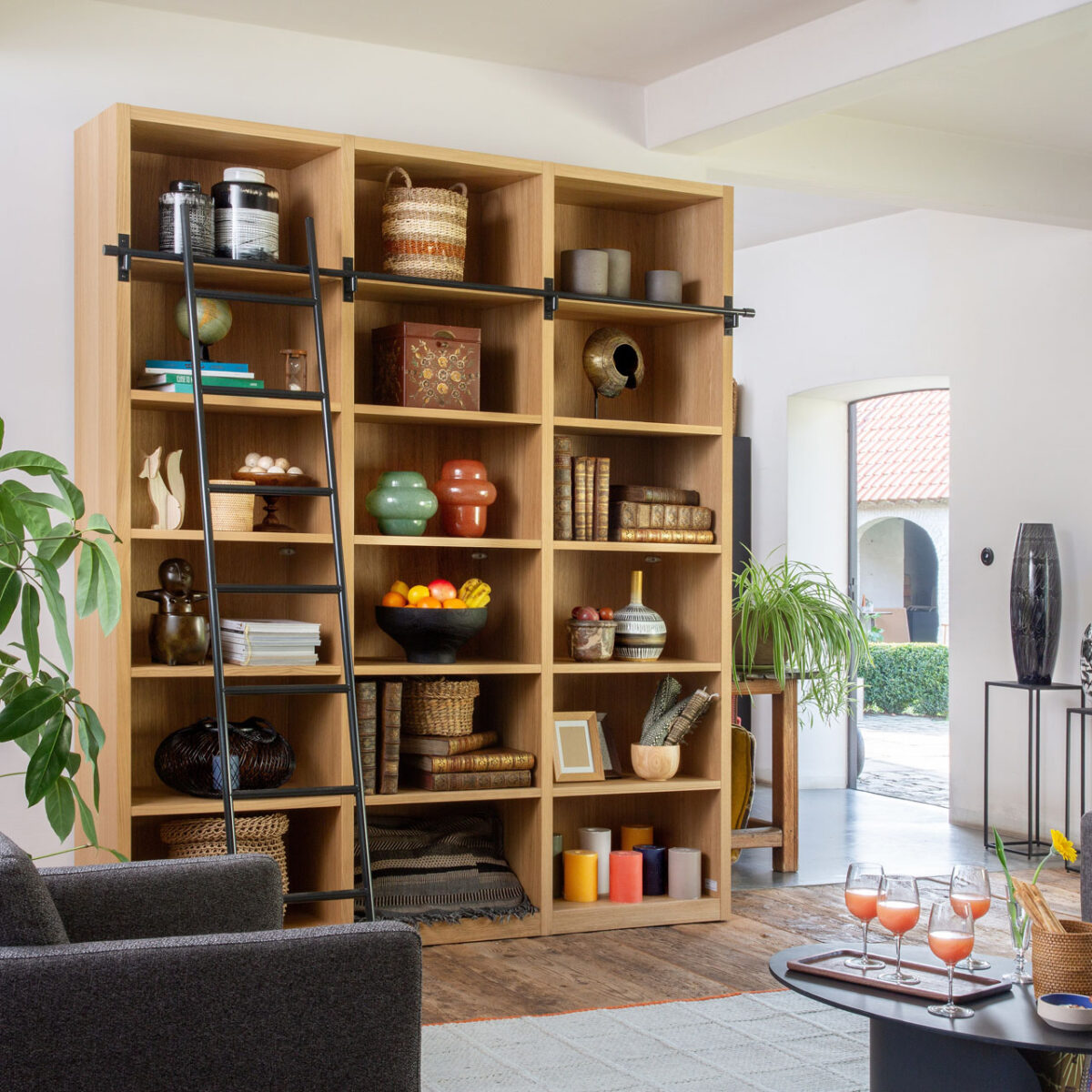 CAMUS Βιβλιοθήκη από δρυ με αφαιρούμενη σκάλα - Φυσικό - Σχεδιασμός: Helena Pille - Image 4