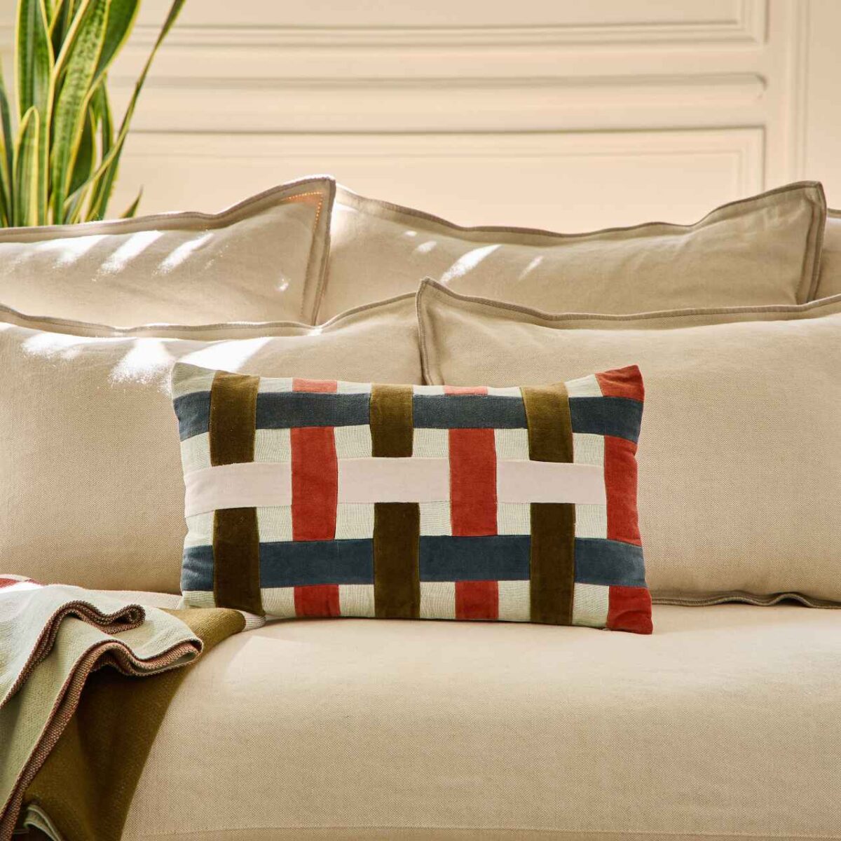 BERTIN Μαξιλάρι από λινό και βαμβάκι - 30 x 50 cm - Μπρονζέ και βαθύ μπλε - Σχεδιασμός: Floriane Jacques - Image 2
