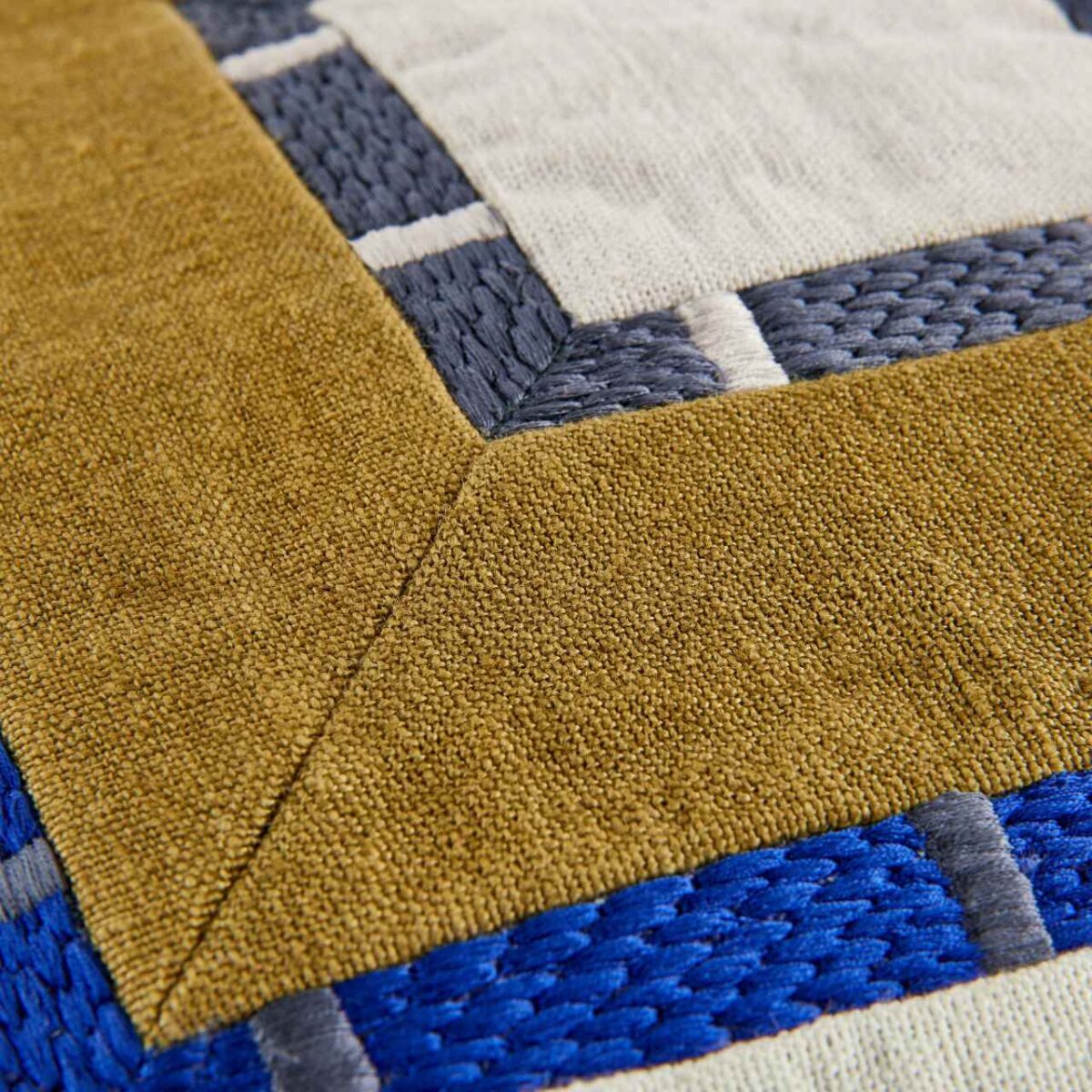 BILLIE Μαξιλάρι από λινό - 45 x 45 cm - Μπρονζέ και μπορντό - Σχεδιασμός: Floriane Jacques - Image 5