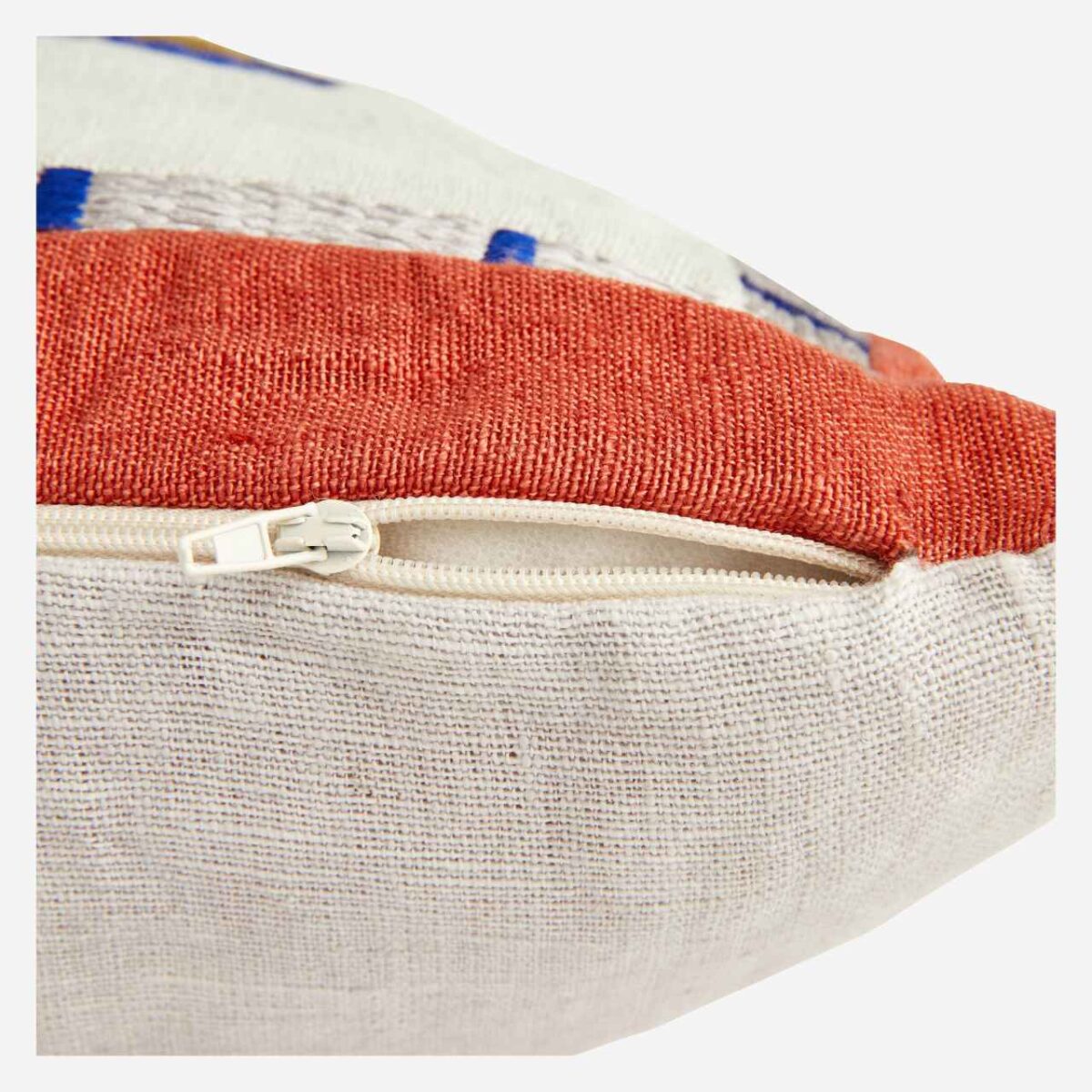 BILLIE Μαξιλάρι από λινό - 45 x 45 cm - Μπρονζέ και μπορντό - Σχεδιασμός: Floriane Jacques - Image 6