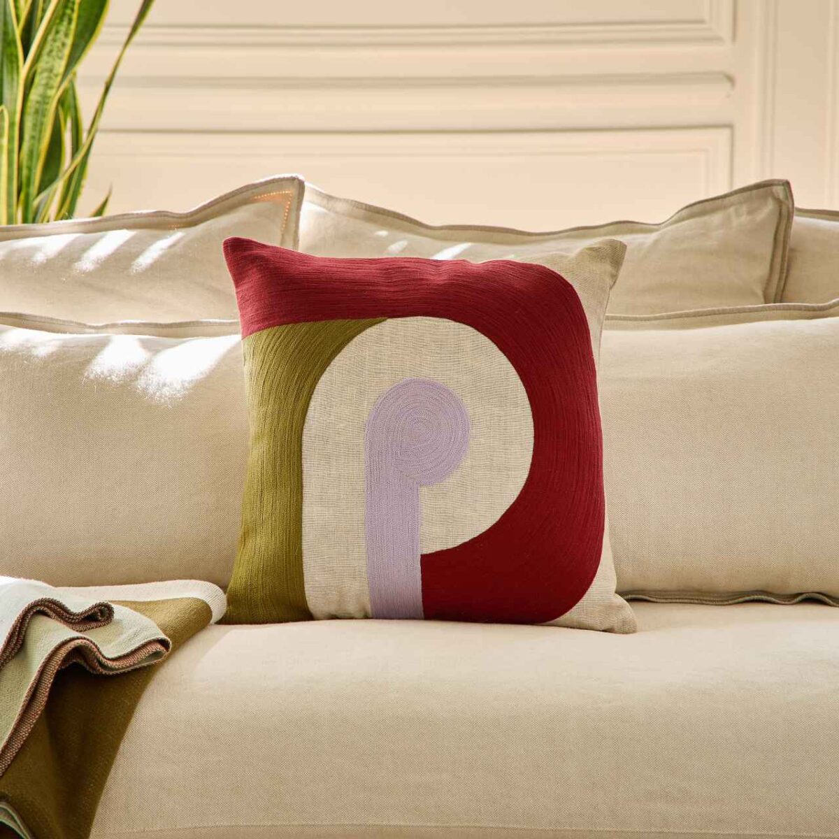 BONNIE Μαξιλάρι από λινό - 45 x 45 cm - Μπρονζέ, μπορντό και λιλά - Σχεδιασμός: Floriane Jacques - Image 2