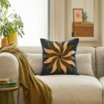 CARMEN Κεντημένο λινό μαξιλάρι - 45 x 45 εκ. - Μπλε  - Σχεδιασμός από Floriane Jacques - Image 2