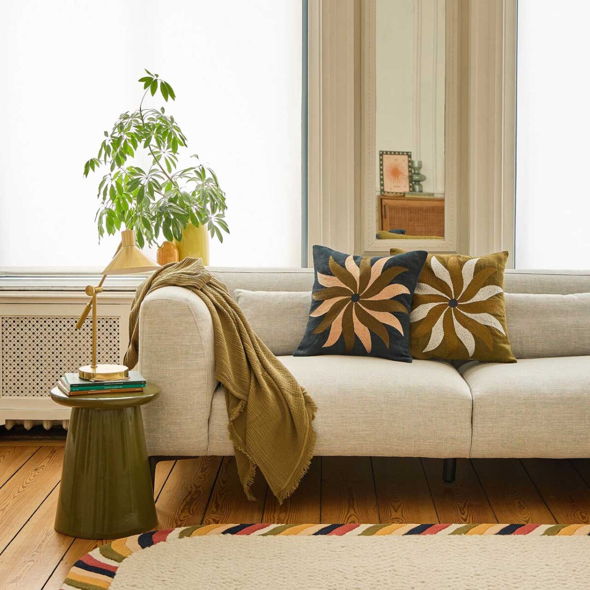 CARMEN Κεντημένο λινό μαξιλάρι - 45 x 45 εκ. - Μπλε  - Σχεδιασμός από Floriane Jacques - Image 3