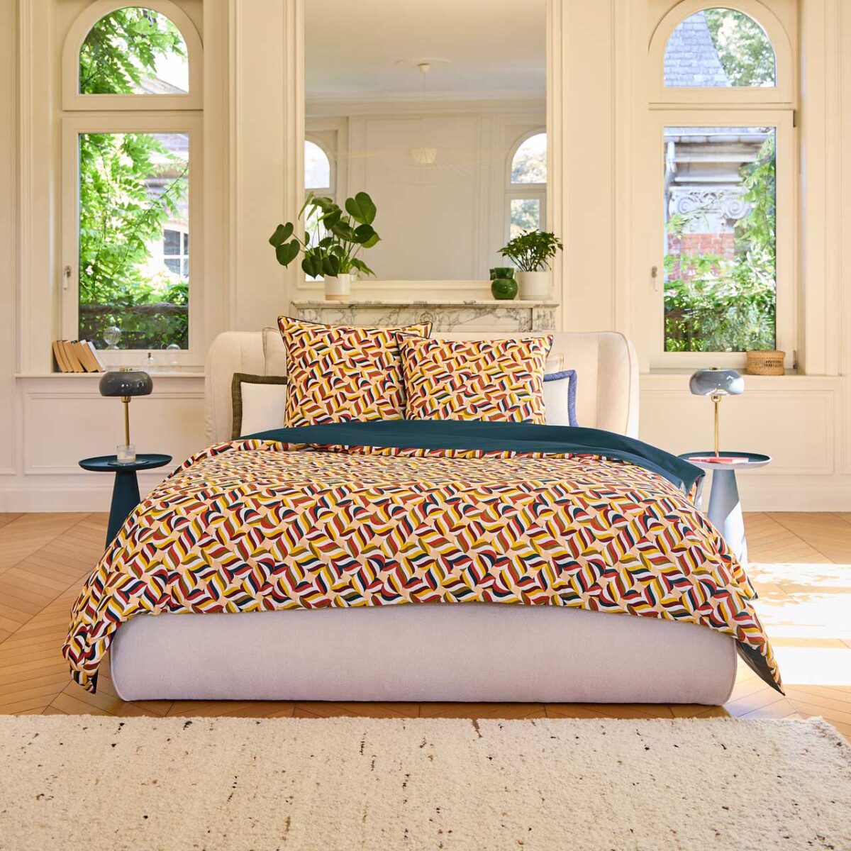 CLAUDIA Σετ κλινοσκεπασμάτων διπλής όψης από σατέν οργανικού βαμβακιού - 240 x 220 εκ. - Μπλε και μπορντό - Σχεδιασμός από την Floriane Jacques - Image 2