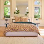 CLAUDIA Σετ κλινοσκεπασμάτων διπλής όψης από σατέν οργανικού βαμβακιού - 240 x 220 εκ. - Μπλε και μπορντό - Σχεδιασμός από την Floriane Jacques - Image 2