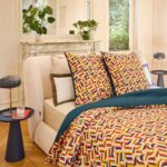 CLAUDIA Σετ κλινοσκεπασμάτων διπλής όψης από σατέν οργανικού βαμβακιού - 240 x 220 εκ. - Μπλε και μπορντό - Σχεδιασμός από την Floriane Jacques - Image 6